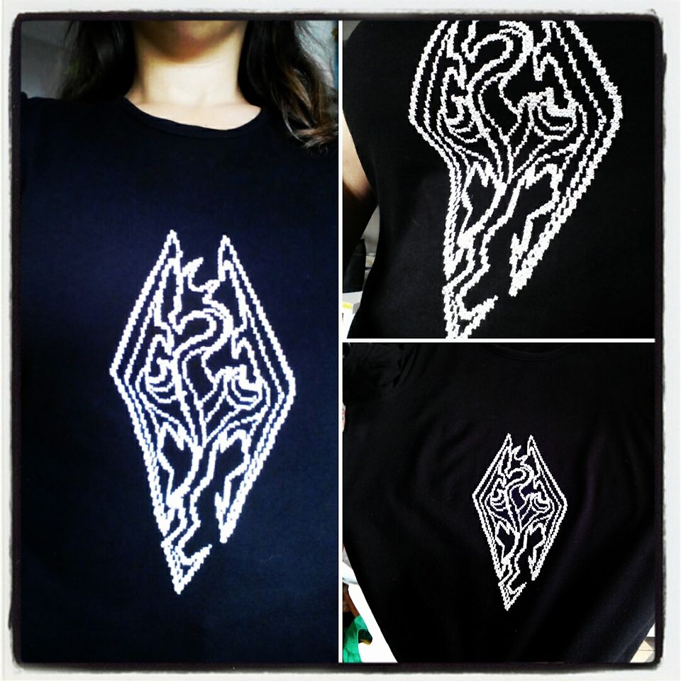 Skyrim logo on T-shirt by Facebook Fan Lluvisa Heredia Alvarez-Laviada‎